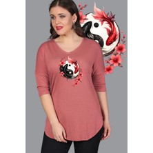 Curvy Trend Büyük Beden Ying Yang Koi Sakura Baskılı Yarım Kol Yan Yırtmaç Bluz