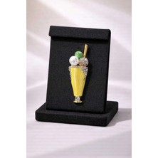 Mdm Style Milkshake Figürlü Taşlı Broş – Sarı Renk Tatlı Tasarım Şık Yaka Iğnesi