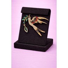 Mdm Style 🕊️ Yeşil Taşlı Kuş Broş – Zarif ve Işıltılı Gold Kaplama Tasarım