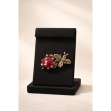 Mdm Style Çilek ve Arı Figürlü Taşlı Broş