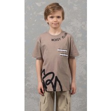 Waka Waka Kids Store Önü Sırtı Baskılı Ribana Yaka Erkek Tişört - Bej