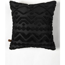 Hamur Letta Siyah Kare Dekoratif Kırlent Kılıfı %30 Pamuk %70 Micro Polyester Punch Desen