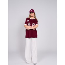 Modeva Global Kadın Bordo Shanghai Yazılı Oversize Tişört Bisiklet Yaka Rahat Kalıp