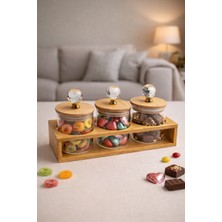 Nokka Kristal Kulplu Cam Kavanoz (8x8 Cm) Seti 3’lü Ahşap Standlı – Şekerlik, Sunumluk, Baharat Seti