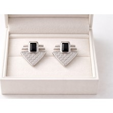 Novis Liora Serenay Küpe Model 9 – Siyah Taşlı Geometrik Zirkon Detaylı Gümüş Renk Çelik Küpe, Kararma Yapmaz