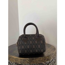 Şık ve Kullanışlı Kadın Çanta | Günlük & Özel Gün Kombinlerine Uygun