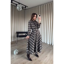 Sue Store Kahverengi Lacivert Ekoseli Oversize Kuşaklı Maxi Boy Elbise