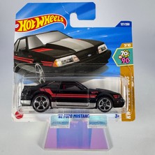 Hot Wheels 92 Ford Mustang 1:64 Model Araba