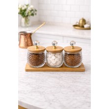 Nokka Kristal Kulplu Cam Kavanoz (8x8 Cm) Seti 3’lü – Bambu Kapaklı & Ahşap Altlıklı Dekoratif Saklama Kabı