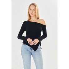 Vesantia Kadın Siyah Yanı Büzgüllü Detaylı Asimetrik Bluz