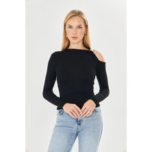 Vesantia Kadın Siyah Tek Omuz Toka Detaylı Asimetrik Uzun Kollu Bluz