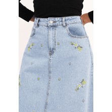 Vellichor Çiçekli Nakış Detaylı Uzun Denim Etek- Açık Mavi