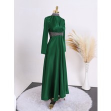 Moda Morfo Yakası ve Beli Taş Detaylı Saten Abiye -Zümrüt
