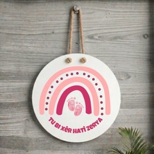 Zerya Ji Bo Pitikan Xemla Deriyan - Tu Bi Xêr Hatî - Kürtçe Yeni Doğan Kız Bebekleri Için Isme Özel Hoşgeldin Yazılı Kapı Süsü ( Isim Için Mesaj Atınız )