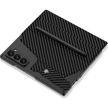 The Gencoo Galaxy Z Fold 6 Kılıf Kamera Korumalı Karbon Tasarımlı Tgco Kıpta Kalemli Fest Kapak-Siyah Karbon