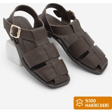Marjin Kadın Hakiki Deri Şeritli Önü Kapalı Bilekten Bantlı Küt Burun Günlük Sandalet Ronima Kahve