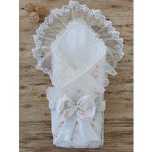 TeknoKapsül Yenidoğan Hanımeli Desenli Taç Nakışlı Delüks Kundak Bebek Battaniyesi Ekru