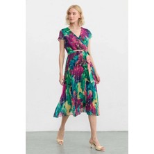 Selen Kruvaze Kendinden Işıltı Desen Pliseli Kısa Kol Elbise  /  Fuşya