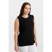 Selen Büyük Beden Yaka ve Kol Ucu Triko Biyeli Atlet  /  Siyah