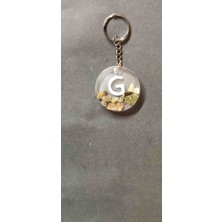 Miina Aksesuar Çeşitli Doğal Taşlar Bulunan Epoksi Reçine Harf Anahtarlıktır.