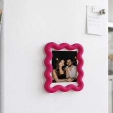 Dekor Atölye Instax & Polaroid Uyumlu Magnet Fotoğraf Çerçevesi – Dalgalı Tasarım Buzdolabı Dekoru (4 Renk Seçenekli)