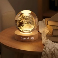 Keyfim Shop Kişiye Özel Dünya Haritalı Kristal LED Gece Lambası – Isim Yazılı Dekoratif Masa Lambası