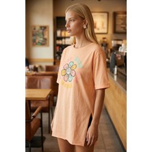 Armonika Kadın Yavruağzı Önü Çiçek Baskılı Yanları Yırtmaçlı Pamuklu T-Shirt ARM-26Y137003