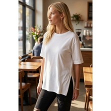 Armonika Kadın Beyaz Yuvarlak Yaka Duble Kol Yanları Yırtmaçlı Pamuklu T-Shirt ARM-26Y137001