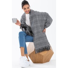 Forum Fashion Kareli Çift Taraflı Omuz Şalı Siyah Renkli Yumuşak Kumaş Özellikleriyle Şık