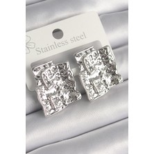 Pirinç Gümüş Renk Işlemeli Kare Plaka Model Kadın Küpe - Lisinya