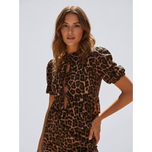 Merlot Kadın Bağlama Detaylı Kısa Kollu Leopar Desenli Bluz