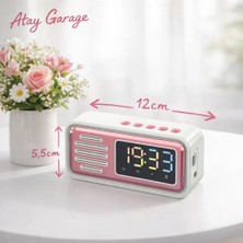 Atay Garage Retro Pembe Bluetooth Hoparlör Fm Radyo LED Dijital Masa Üstü Saat Modern Dekoratif Saat Ofiste Kampta Açık Alanda Oturma Odası Yemek Odası Çocuk Odası Kullanıma Uygundur.