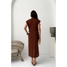 Neşeli Butik Kadın Kahverengi Bel Detaylı Midi Boy Düğmeli Gömlek Elbise NBNP027