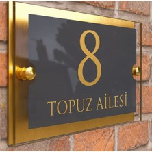 Outdoor One Gold Detaylı Pleksi Kapı İsimliği 20x13cm – Şeffaf Pleksi & Metal Arka Plaka Aile İsimlikleri Koleksiyonu