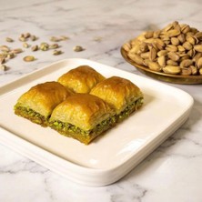 Uzel Sadeyağlı,antep Fıstıklı Özel Kare Baklava Kutuda 2 kg