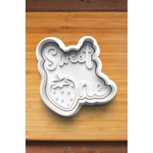 Hobist Tatlı Çilek Kurabiye Kalıbı ve Şeker Hamuru Kalıbı