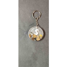 Miina Aksesuar Taş ve Epoksi Malzemelerden Üretilen Kişiye Özel Harf Anahtarlıktır.