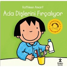 Doğan Çocuk Ada Dişlerini Fırçalıyor