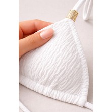 Kadın Beyaz Pedli Üçgen Bikini Üstü Halter Bağlamalı Aksesuarlı