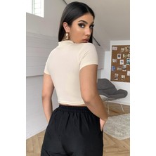Kadın Ekru Göğüs Dekolteli Yarım Kollu Cut Out Crop Top Bluz