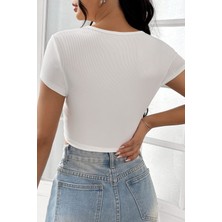 Kadın Beyaz Yarım Kol Düz Yaka Crop Top Bluz