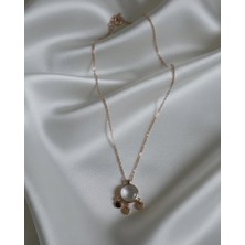 Zarif Figür Detaylı Minimal Kolye