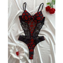 Tılsım Kissme Süet Dudak Baskılı Dantel Detaylı Kadın Dolgulu - Dolgusuz Alttan Kapamalı Bodysuit - Siyah