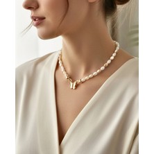 Taşlı Kelebek Figürlü Kadın Kolye – Zarif ve Şık Tasarım