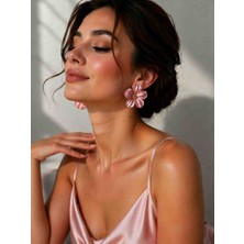 Myth Atelier Metalik Bebek Pembesi Çiçek Küpe - Zarif ve Şık