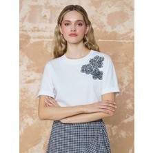 Unique Kareli Kumaş Çiçek Işlemeli Tişört