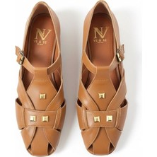Ne&Ve Shoes Taba Deri Aksesuar Detaylı Tokalı Kadın Sandalet