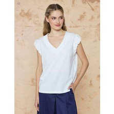 Unique Omuzları Aksesuarlı Tişört