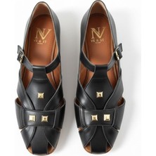 Ne&Ve Shoes Siyah Deri Aksesuar Detaylı Tokalı Kadın Sandalet