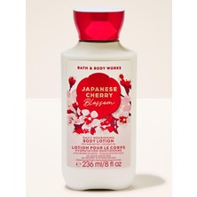 Bath & Body Works Japanese Cherry Blossom Vücut Losyonu 236 ml Tüm Gün Yumuşaklık Hissi Veren
